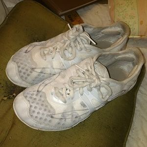 Nfinity vengeance cheer shoes size 7.5